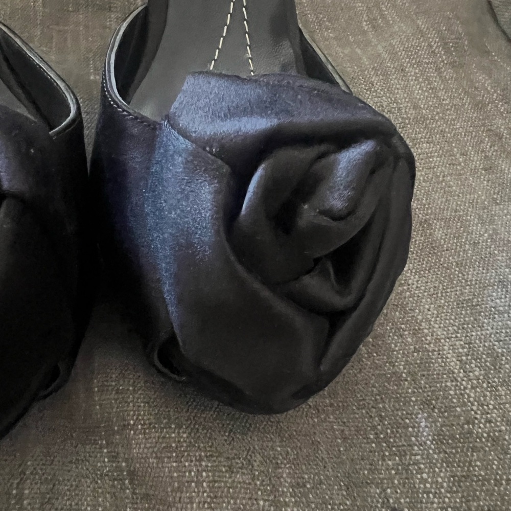 Kate Spade Black Satin Peep Toe Heels with Rose Accent - Picture 6 of 7